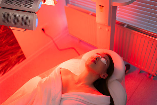 5 Beauty Hacks with Red Light Therapy You Didn't Know About